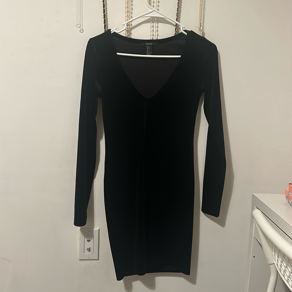Mini velvet black long sleeve dress.